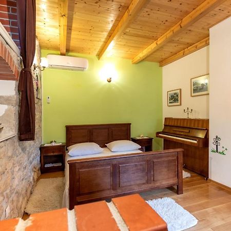 Apartment Tara Kastela Bagian luar foto