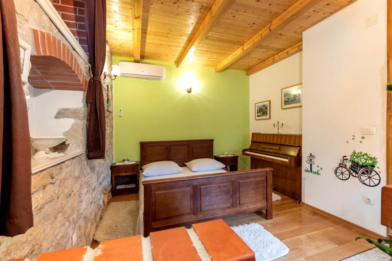 Apartment Tara Kastela Bagian luar foto