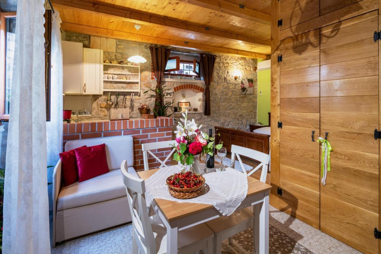 Apartment Tara Kastela Bagian luar foto