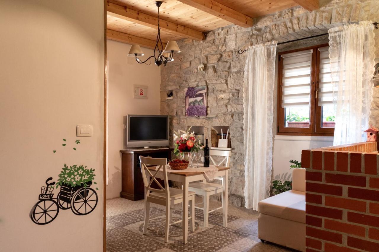 Apartment Tara Kastela Bagian luar foto