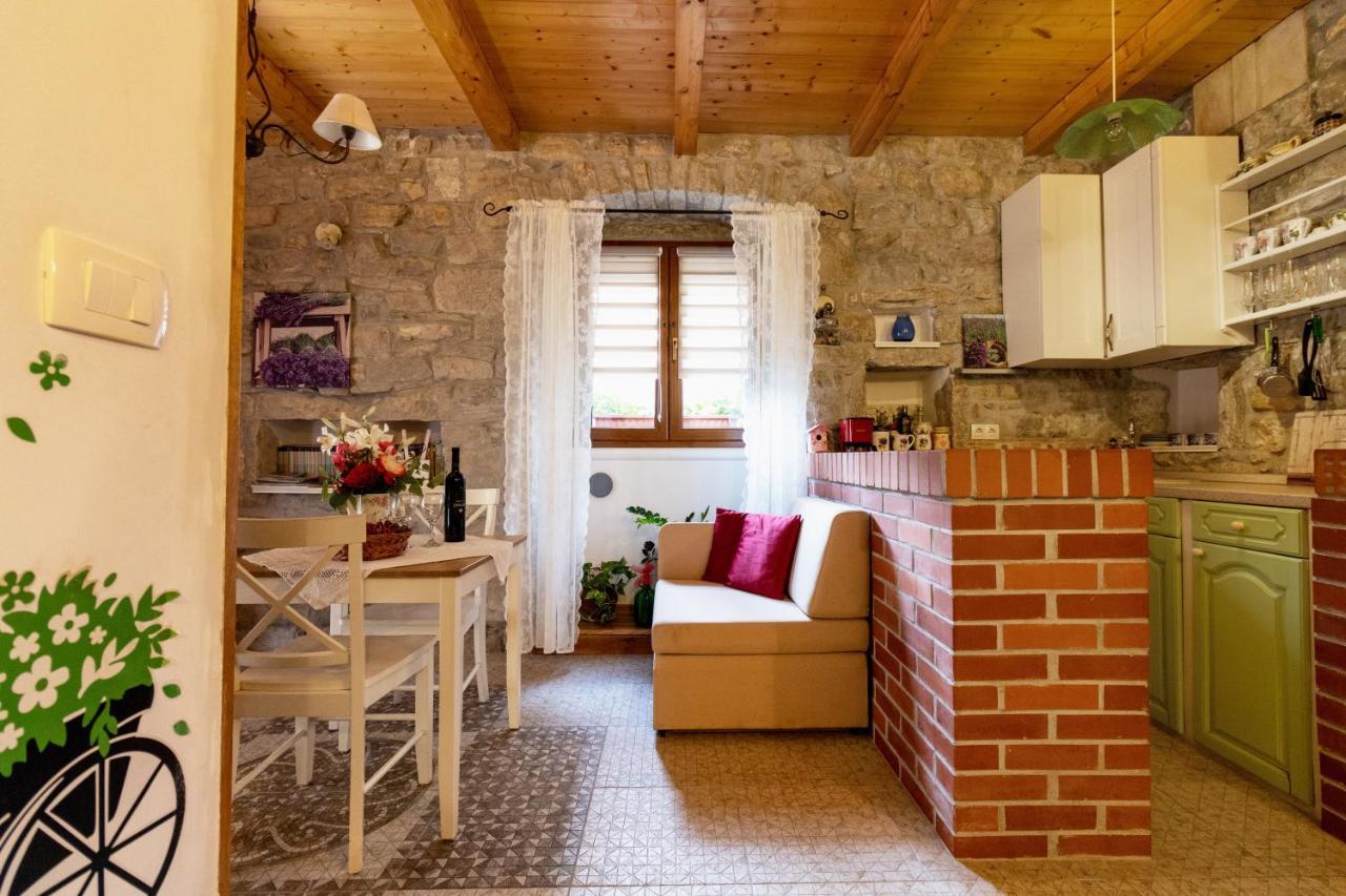 Apartment Tara Kastela Bagian luar foto